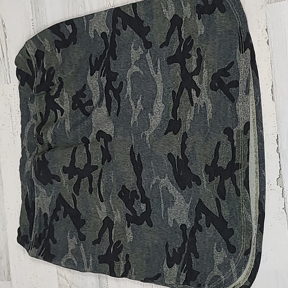 SUNDRY women's camo skirt size 2. - Picture 3 of 3